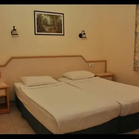 安博罗斯公寓式酒店 2* 阿拉尼亚