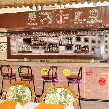 安博罗斯公寓式酒店