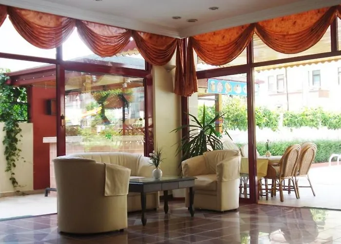 Amber-rose Aparthotel 2*