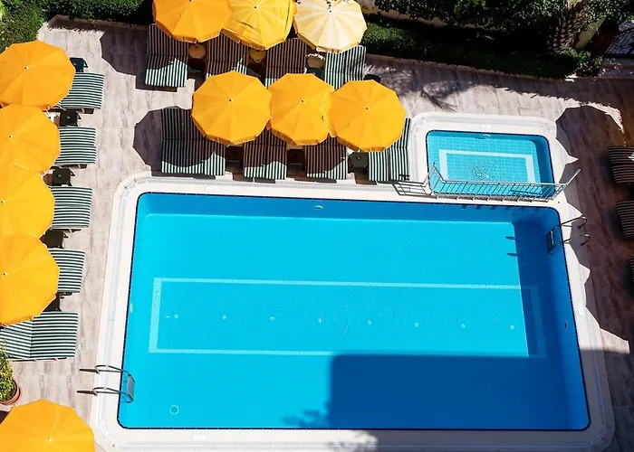 Amber-rose Aparthotel 2*