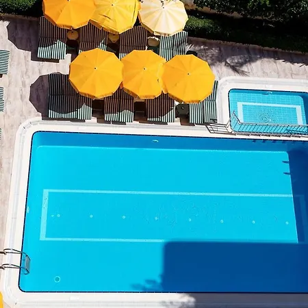 Amber-rose Apartahotel 2*